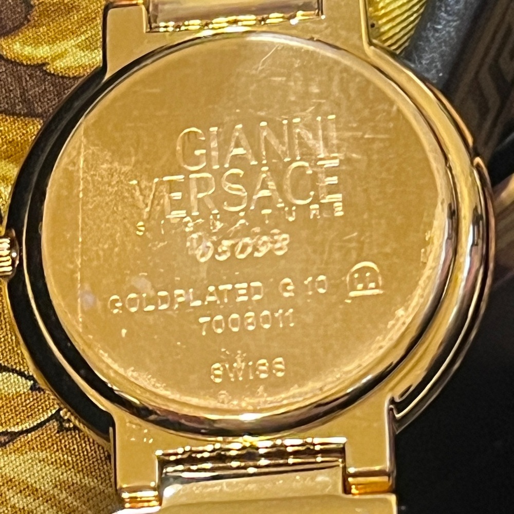 Gianni Versace vintage gold plated Swiss watch - Picture 4 of 10